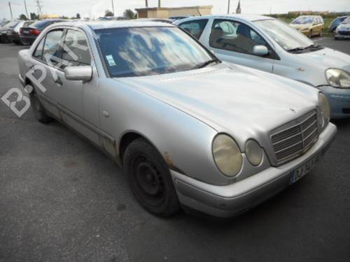 Front right window mechanism MERCEDES-BENZ E-CLASS (W210) E 290 Turbo-D (210.017) | BP20003495C23 