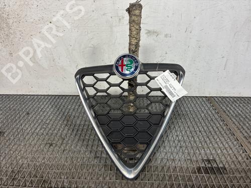 Used Grille Grille 37723338 37723338