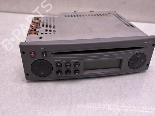 Used Radio Radio RENAULT TWINGO I (C06_) 1.2 16V (C060) (60 hp) 33238615 33238615