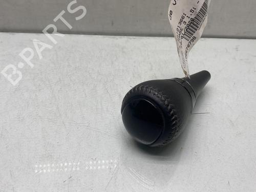 Used Shift knob Shift knob TOYOTA YARIS (_P13_) 1.5 Hybrid (NHP130_, NHP130) (101 hp) 30515378 30515378