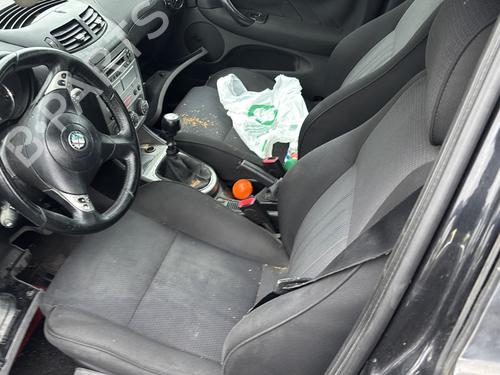 Right front window switch ALFA ROMEO 147 (937_) 1.9 JTDM 8V (937.AXD1A, 937.AXU1A, 937.BXU1A) | BP32441433I26 