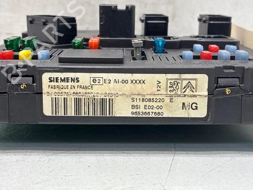 Used Fuse box Fuse box 37648712 37648712
