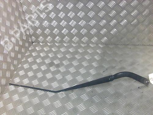 Used Front windshield wiper arm RENAULT TWINGO III (BCM_, BCA_) [2014-2025]  20031623