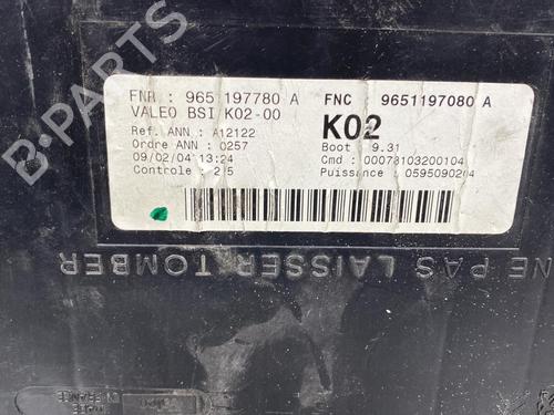 Used Fuse box Fuse box 19973195 19973195