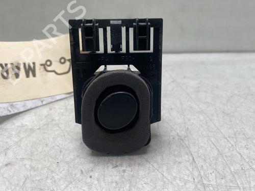 switch-peugeot-607-9d-9u-2000-32389466 main image