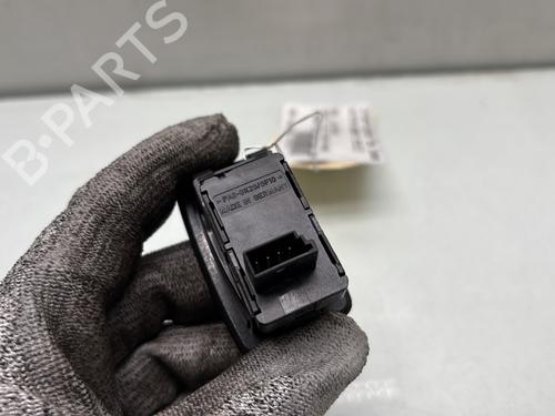 Used Right front window switch Right front window switch BMW 5 Touring (E61) 525 i (218 hp) 27355856 27355856
