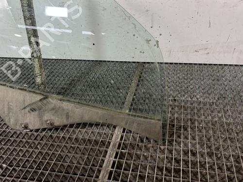 front-right-door-window-dacia-sandero-2008-32144379 main image