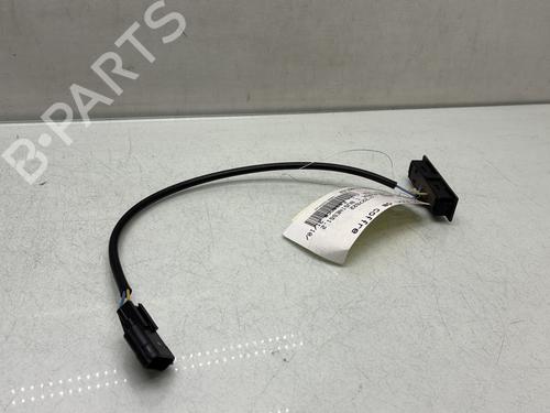 switch-renault-kadjar-ha_-hl_-2015-33711350 main image