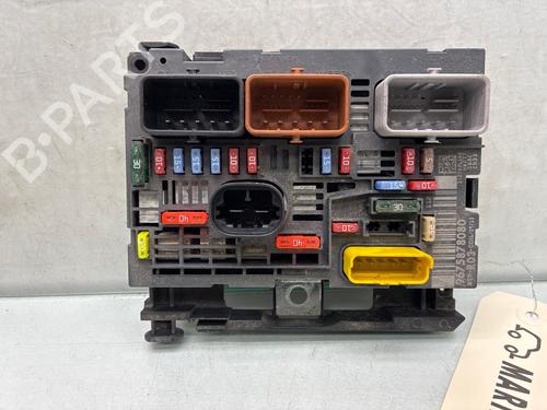 Used Fuse box Fuse box 37249367 37249367