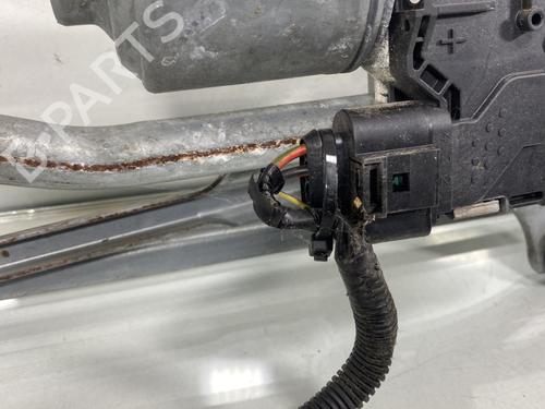 Used Front wiper motor VOLVO V60 I (155) D4 (181 hp) 19963787