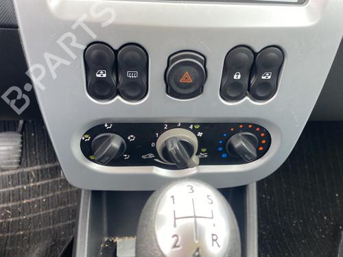 Brugte DACIA SANDERO 1.5 dCi (68 hp) 4446710