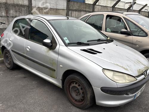 Left headlight PEUGEOT 206 Hatchback (2A/C) 2.0 HDI 90 | BP32263928C28 