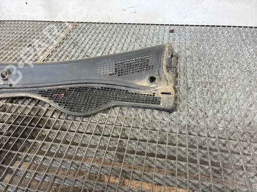 Griglia sotto parabrezza Griglia sotto parabrezza RENAULT LAGUNA III (BT0/1) 2.0 dCi (BT07, BT0J, BT14, BT1A, BT1S) (131 hp) 37249670 37249670