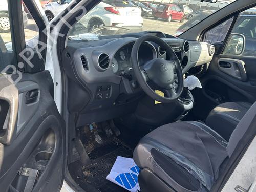 Left headlight PEUGEOT PARTNER Box Body/MPV 1.6 BlueHDi 100 | BP29564723C28 