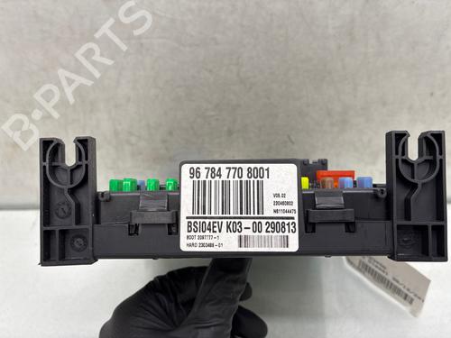 Used Fuse box Fuse box 37225679 37225679
