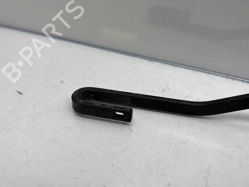 Used Front windshield wiper arm Front windshield wiper arm 21947886 21947886