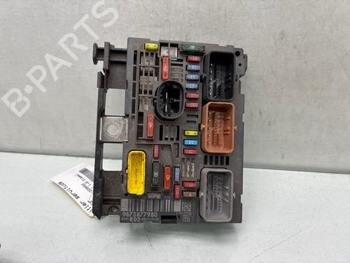 Used Fuse box Fuse box 38202385 38202385