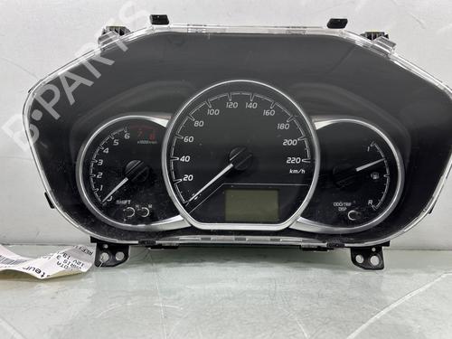 Used Instrument cluster Instrument cluster TOYOTA YARIS (_P13_) 1.0 (KSP130_, KSP130) (69 hp) 30887491 30887491