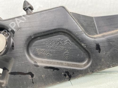 Used Windscreen washer tank Windscreen washer tank 37409779 37409779
