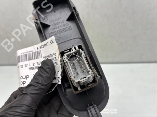 Used Right front window switch Right front window switch RENAULT SCÉNIC II (JM0/1_) 1.9 D (116 hp) 34243411 34243411