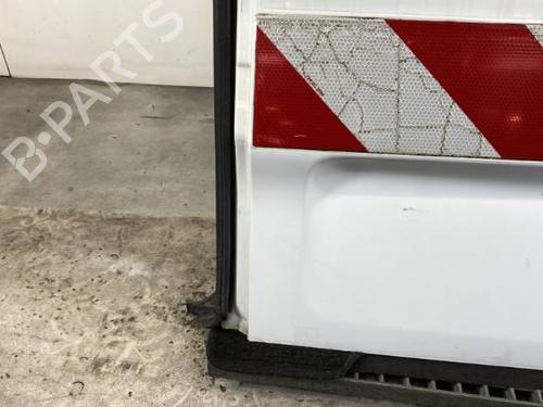 Højre bagagerum dør RENAULT TRAFIC II Van (FL) 2.0 dCi 90 (FL0H) (90 hp) 27633246