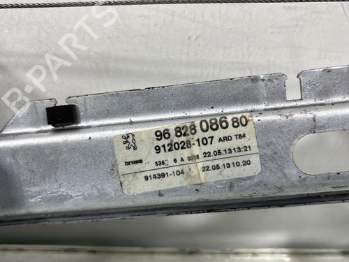 Front right window mechanism PEUGEOT 5008 (0U_, 0E_) 1.6 HDi | BP30535696C23 