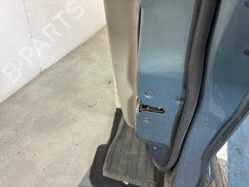Used Right front door Right front door 39090987 39090987