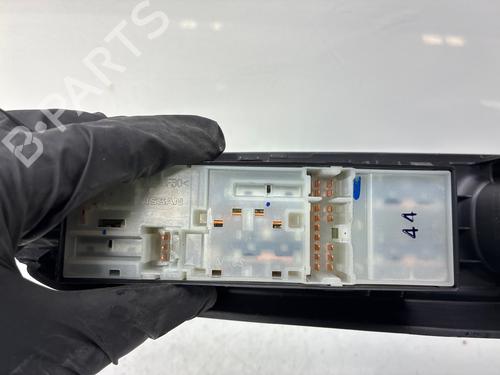 Used Left front window switch Left front window switch 37525058 37525058