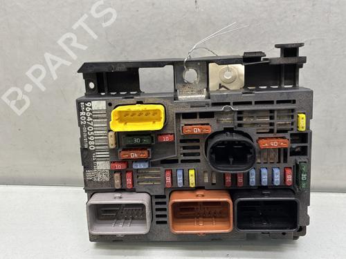 Fuse box PEUGEOT 407 (6D_) 1.6 HDi 110 (6D9HZC, 6D9HYC) | BP34196242E1 - Image 3