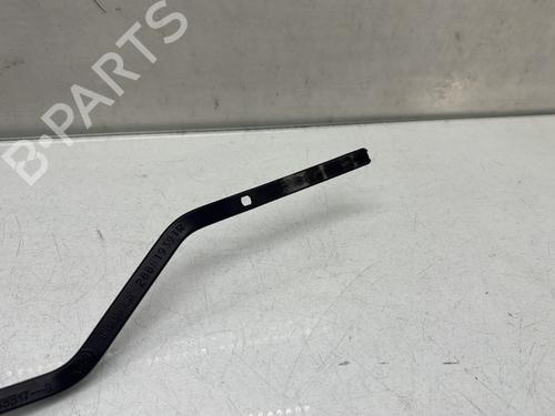 front-windshield-wiper-arm-renault-megane-iv-hatchback-b9amn_-2015-33427438 main image