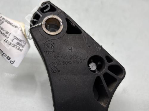 Used Clutch pedal Clutch pedal PEUGEOT 308 I (4A_, 4C_) 1.6 HDi (109 hp) 28824748 28824748