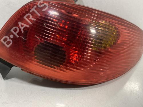 Høyre baklys PEUGEOT 206 Hatchback (2A/C) 1.4 i (75 hp) 29287111