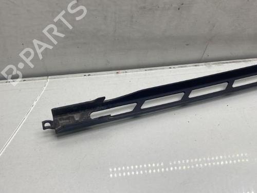 Used Front windshield wiper arm AUDI A3 Sportback (8PA) 1.6 TDI (105 hp) 27153310