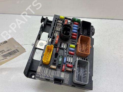 Used Fuse box Fuse box 37723031 37723031