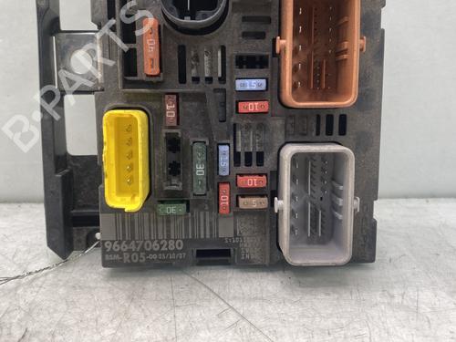 Used Fuse box Fuse box PEUGEOT 308 I (4A_, 4C_) 2.0 HDi (136 hp) 34449720 34449720