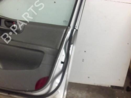 Right front door HYUNDAI SANTA FÉ I (SM) 2.4 16V 4x4 | BP20018847C3