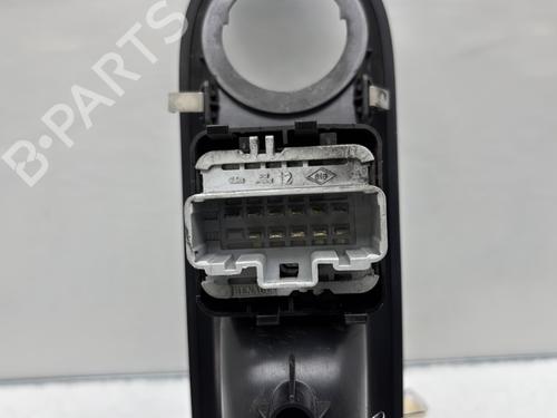 Used Left front window switch Left front window switch RENAULT CLIO III (BR0/1, CR0/1) 1.5 dCi (BR17, CR17) (86 hp) 28353595 28353595