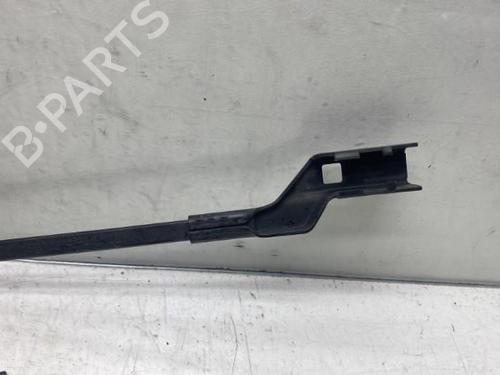 Used Front windshield wiper arm VW POLO VI (AW1, BZ1, AE1) 1.0 (75 hp) 19991220
