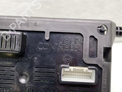 Used Fuse box Fuse box RENAULT CLIO III (BR0/1, CR0/1) 1.5 dCi (BR17, CR17) (86 hp) 19957802 19957802