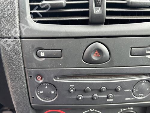 Venstre foran invendig håndtak RENAULT CLIO II (BB_, CB_) 1.2 (BB0A, BB0F, BB10, BB1K, BB28, BB2D, BB2H, CB0A,... | BP28705149I13 