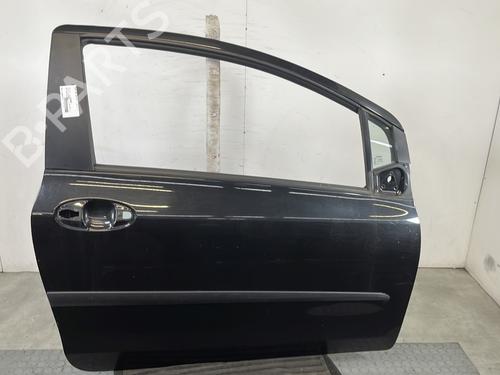 right-front-door-toyota-yaris-_p9_-2005-2006-2007-2008-2009-2010-2011-2012-2013-2014-29759439 main image