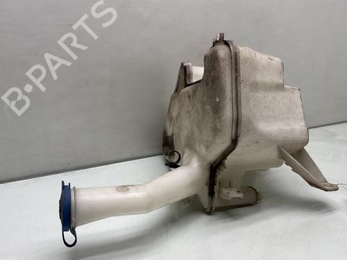 Used Windscreen washer tank TOYOTA YARIS (_P9_) 1.4 D-4D (NLP90_, NLP90R) (90 hp) 28103042