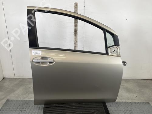 Porta frente direita TOYOTA YARIS (_P9_) 1.4 D-4D (NLP90_, NLP90R) (90 hp) 30515522