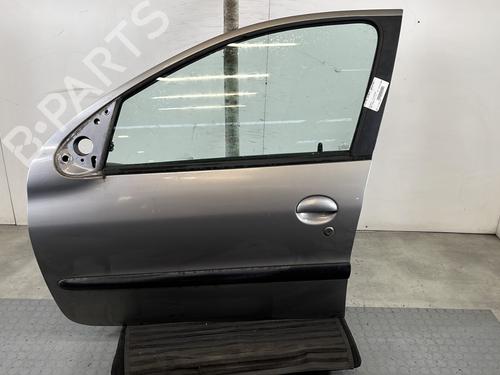 Used Left front door PEUGEOT 206 Hatchback (2A/C) 1.1 i (60 hp) 31074311