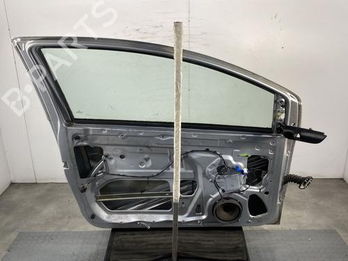 Used Left front door Left front door 25050551 25050551
