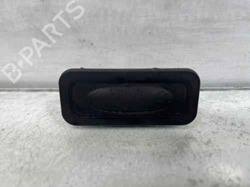 switch-renault-megane-iii-hatchback-bz01_-b3_-2008-37452347 main image