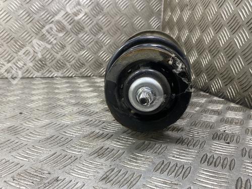 Used Left front shock absorber Left front shock absorber TOYOTA YARIS (_P13_) 1.5 Hybrid (NHP130_, NHP130) (101 hp) 27596290 27596290