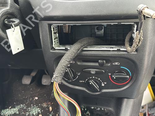 Fuse box PEUGEOT 206+ (2L_, 2M_) 1.4 HDi eco 70 | BP29841434E1  - Image 22