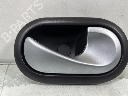 Maneta interior trasera derecha RENAULT CLIO III (BR0/1, CR0/1) 1.5 dCi (C/BR0G, C/BR1G) (68 hp) 30933071