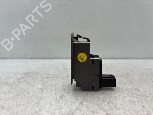 Højre bagtil elrude kontakt Højre bagtil elrude kontakt VW GOLF VII (5G1, BQ1, BE1, BE2) 1.2 TSI (105 hp) 37029034 37029034